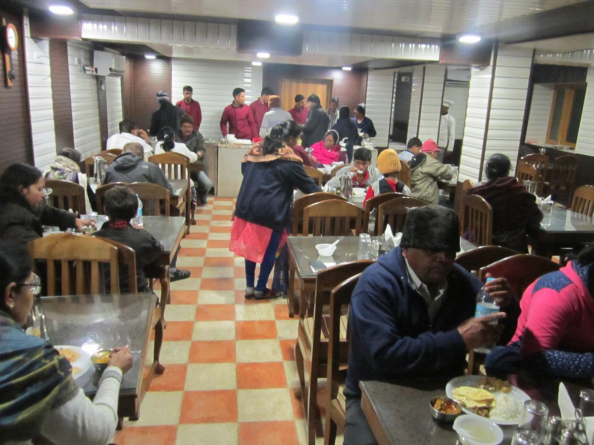 Hotel Akbar Sonamarg Bagian luar foto